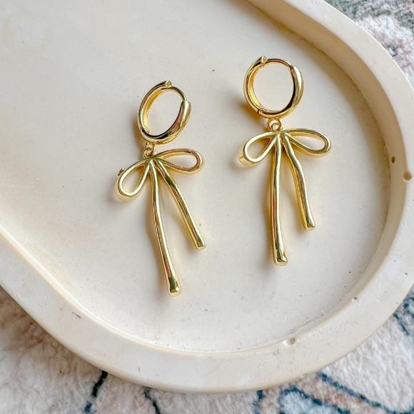 Gold-filled Bow Huggies